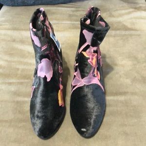 NWT Steve Madden Floral Velvet Ankle Boots